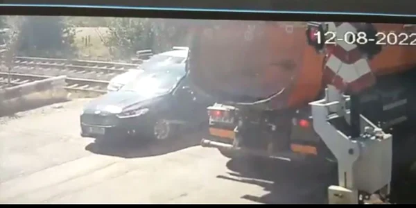 bucuresti soferi fortannd bariera la Petricani FOTO captura video
