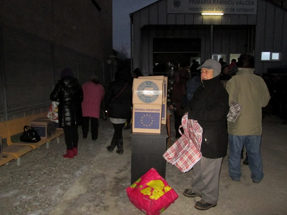 În doar două săptămâni, peste 300 de gălăţeni s-au înscris ăpe listele alimentare. Foto: Adevărul