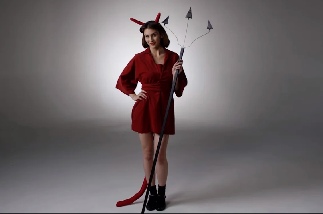 
    Costumele de Halloween nu au fost întotdeauna la fel de sumarefoto: captură video  