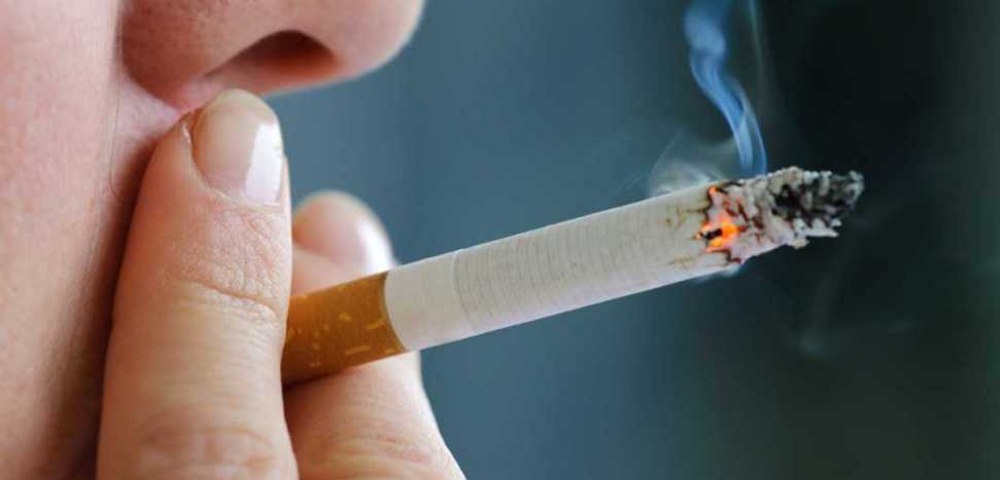 Tinerii României, campioni la fumat. Medicii explică această tendință îngrijorătoare