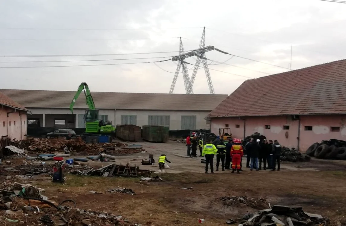 Anchetatorii verifică locul accidentului