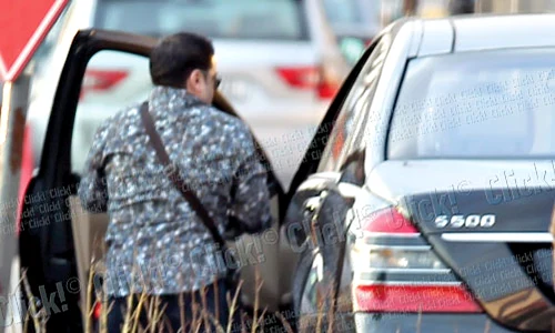 Cât timp au mâncat,  cei doi s au ignorat  Cati aproape a stat  cu spatele la Adi, care a vorbit  non stop la telefon (fotografii: Mihai Ionescu) jpeg