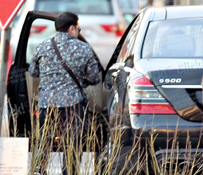 Cât timp au mâncat,  cei doi s-au ignorat. Cati aproape a stat  cu spatele la Adi, care a vorbit  non-stop la telefon (fotografii: Mihai Ionescu)