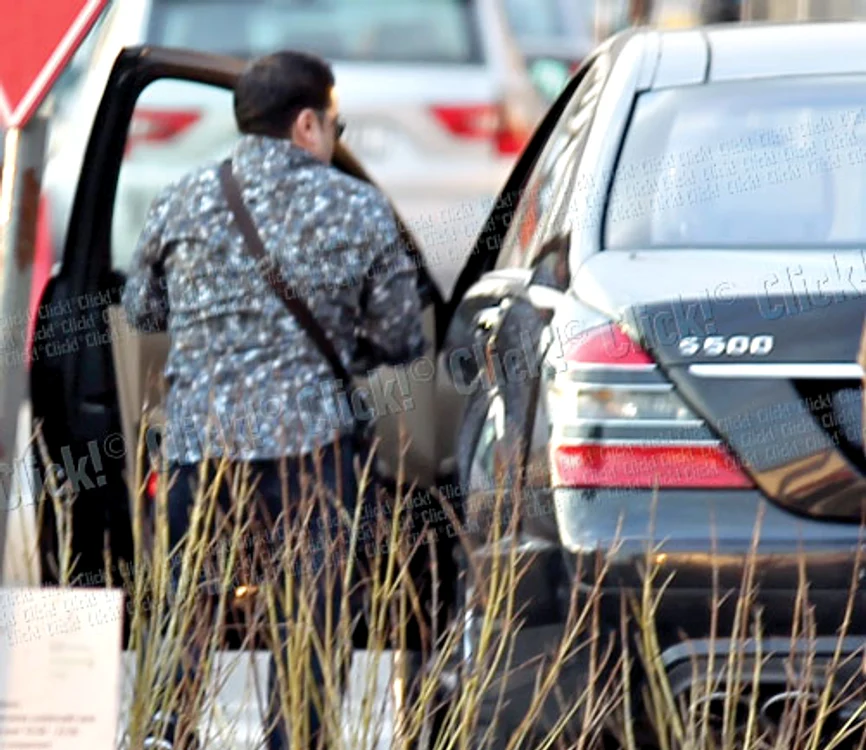 Cât timp au mâncat,  cei doi s-au ignorat. Cati aproape a stat  cu spatele la Adi, care a vorbit  non-stop la telefon (fotografii: Mihai Ionescu)
