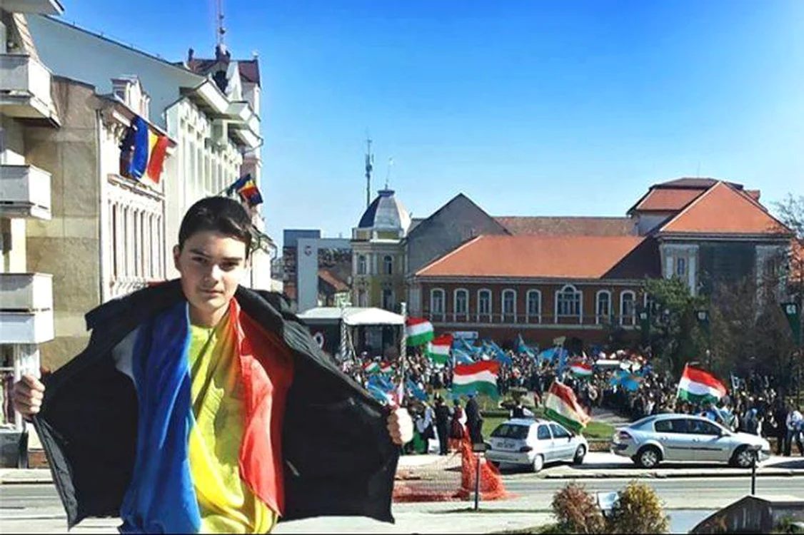 
    Băiatul a postat fotografia pe Facebook, unde s-a iscat un scandal imens  
