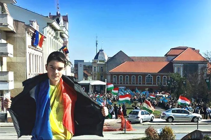 Băiatul a postat fotografia pe Facebook, unde s-a iscat un scandal imens