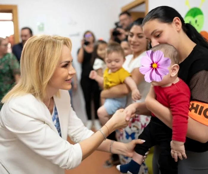 Gabriela Firea critică dur taxarea mamelor: „Nu se îmbogățește nicio mamă în timp ce-și crește puiul nou-născut”