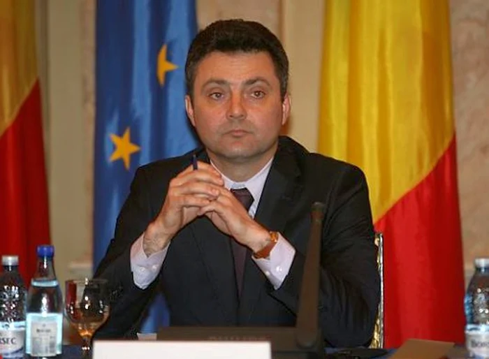 Tiberiu Niţu a primit însoţitori de la Gabriel Oprea, deşi nu avea dreptul