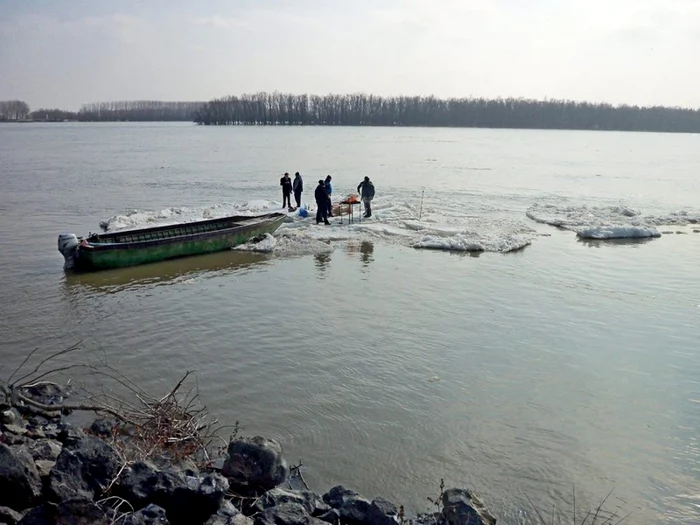 Tinerii au marcat într-un mod inedit sfărşitul iernii şi topirea gheţurilor