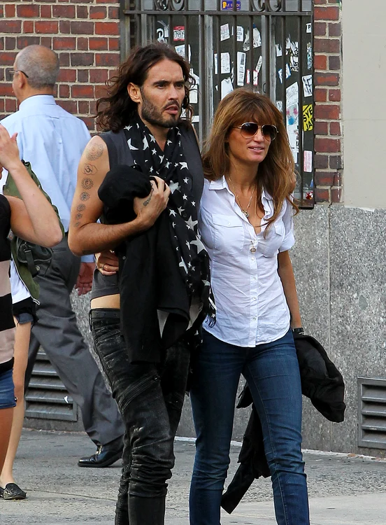 Jemima a avut o relaţie anul trecut cu actorul Russell Brand