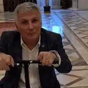 zamfir in gips bun gif