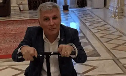 zamfir in gips bun gif