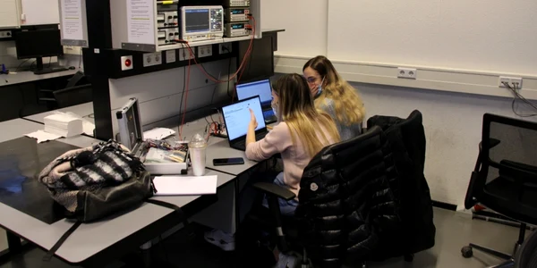teodora ionică este studentă în olanda