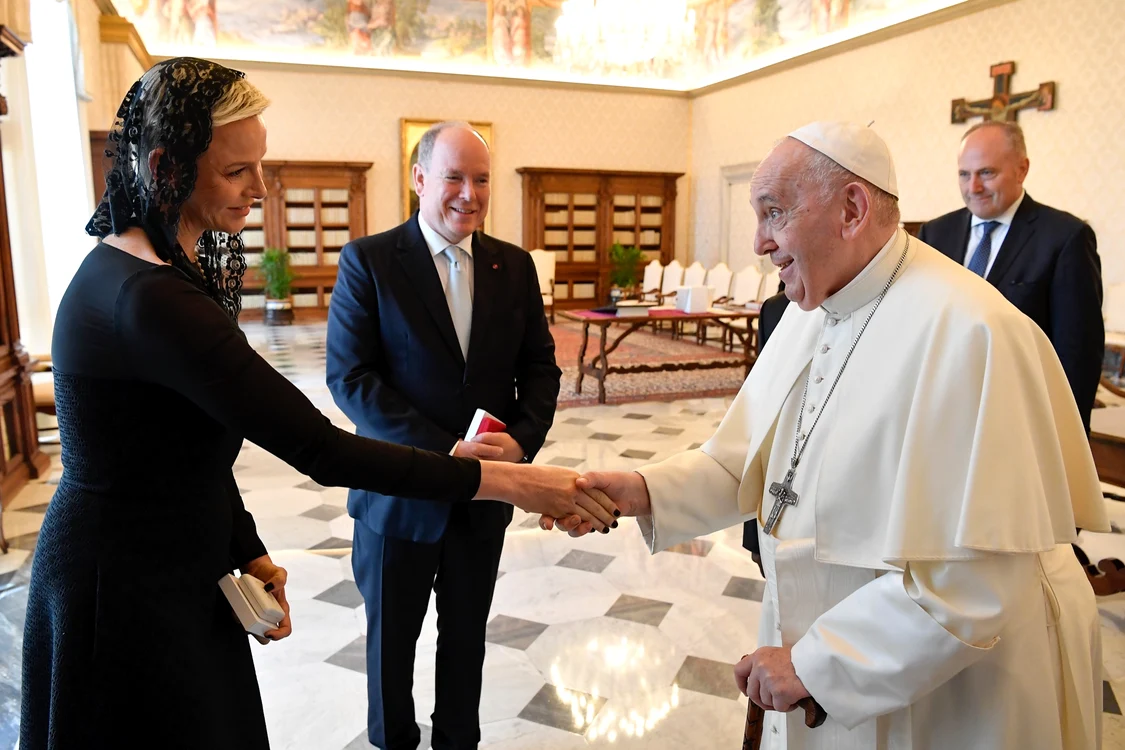 Prințesa Charlene și Prințul Albert de Monaco în vizită la Papa Francisc jpg