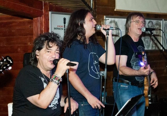 
    Codruț Croitoru îl ajută pe Leo Iorga în momentele grele din concerteFoto: arhiva personală  