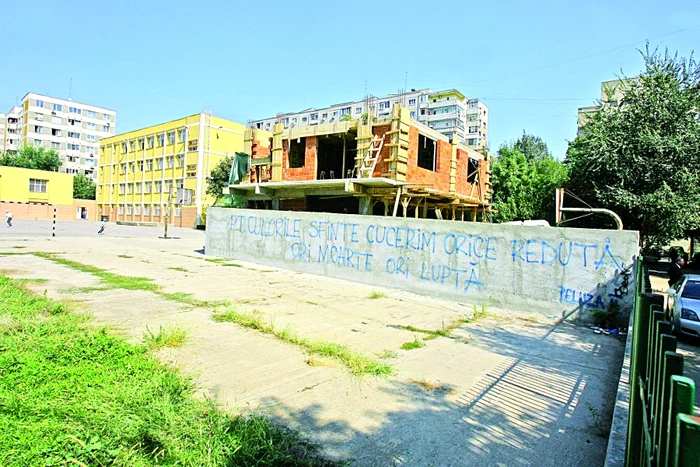 Proprietarii imobilului nu au respectat vecinătăţile
