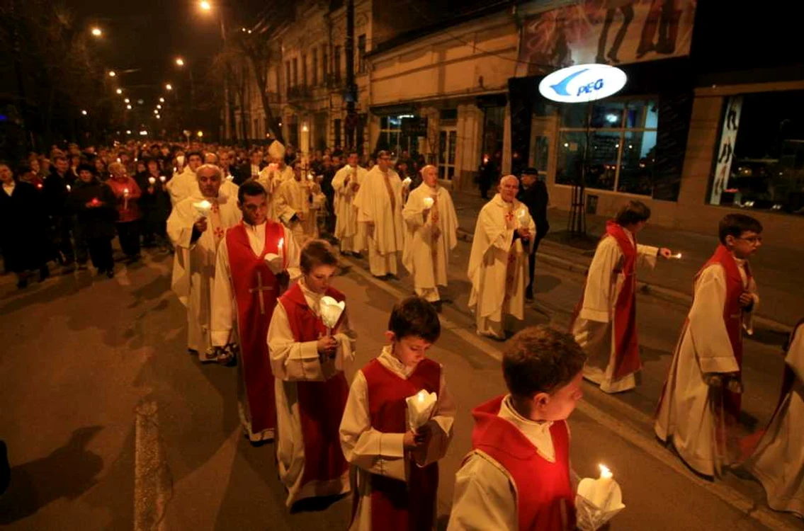 Noaptea de Înviere la Catolici FOTO: Adevărul