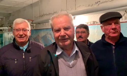 Oamenii au pictat pereţii cu peisaje şi vor să amenajeze o sală de fitness  Blocul este supravegheat video şi la ghena de gunoi png