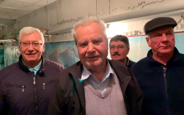 Oamenii au pictat pereţii cu peisaje şi vor să amenajeze o sală de fitness. Blocul este supravegheat video şi la ghena de gunoi