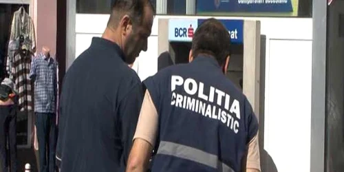 A avariat un bancomat pentru că nu a putut să scoată banii ieşiţi pe jumătate