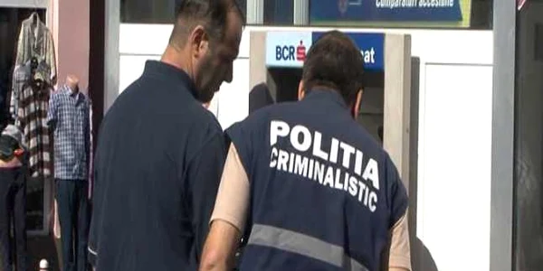 A avariat un bancomat pentru că nu a putut să scoată banii ieşiţi pe jumătate
