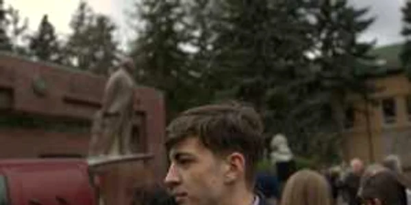 tanarul Vasile Mandrescu la Lenin