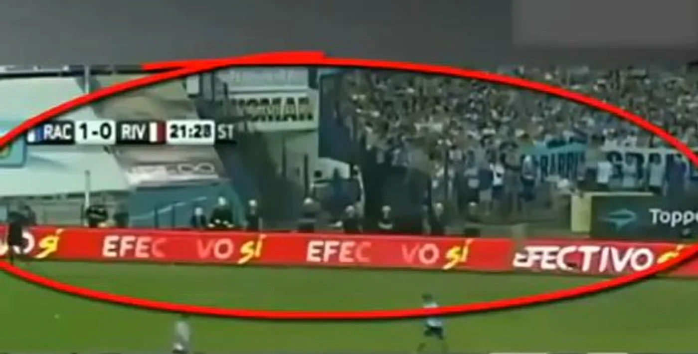 Mulţi cred că umbra care aleargă pe teren este, într-adevăr, o fantomăCaptură Youtube