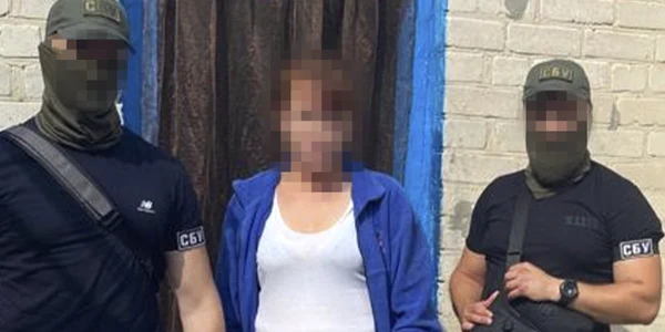 Ucraineanca care a fost arestată fiindcă furniza secrete militare forțelor inamice. Foto: SBU