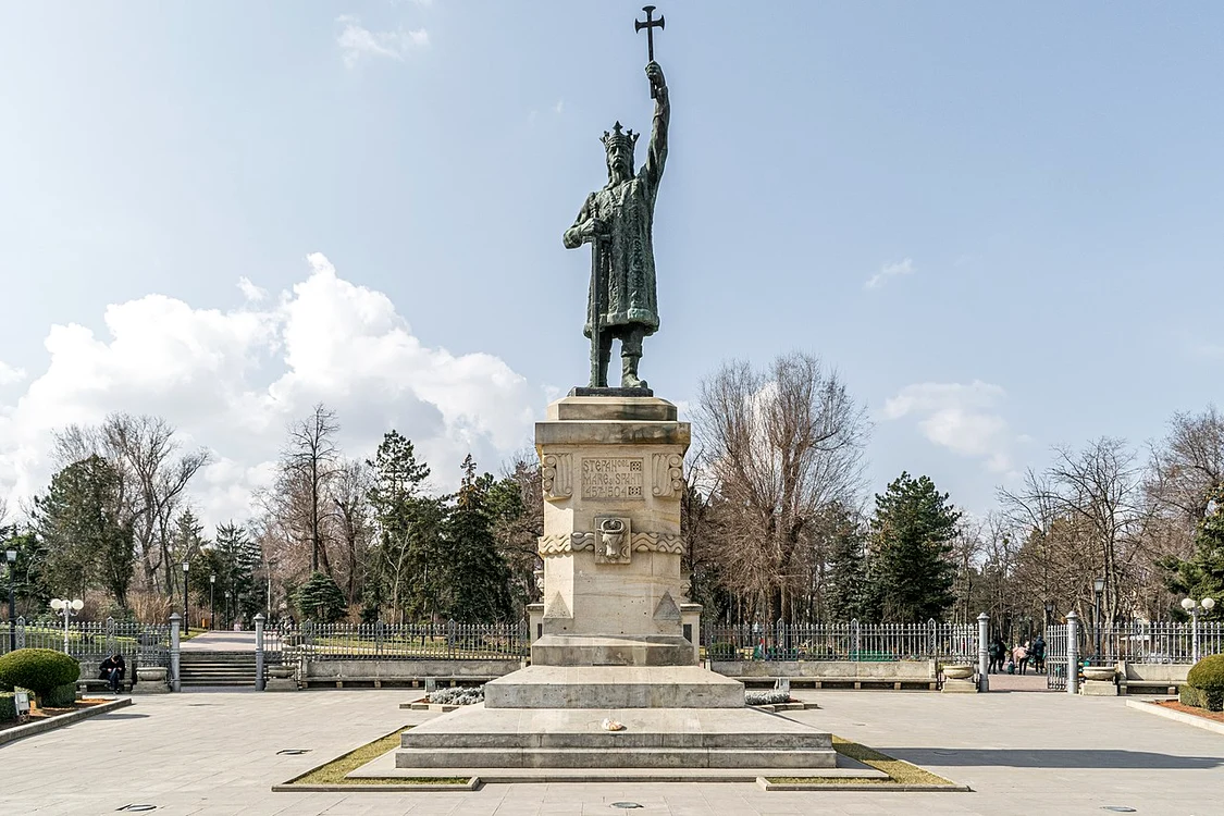 Statuia lui Ștefan cel Mare. Simbol al Chișinăului. Wikipedia. 