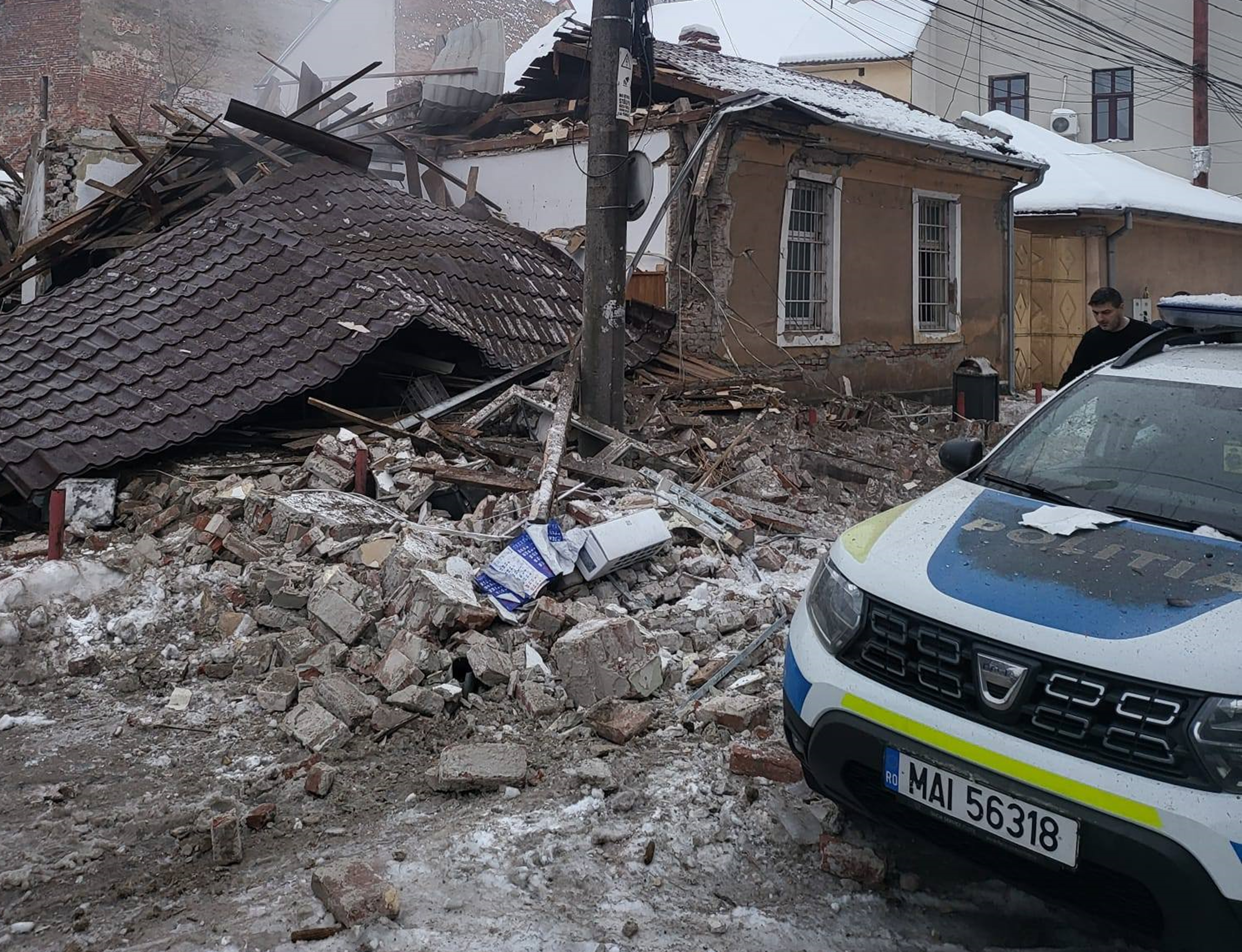 Cauza exploziei de la sediul Poliției din Lugoj. Specialiștii INSEMEX au fost chemați la fața locului