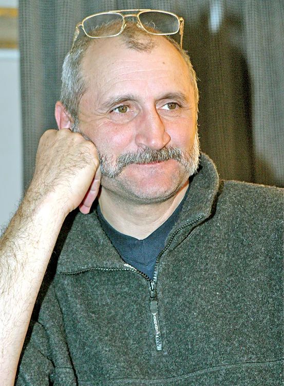 Şerban Ionescu este internat, în stare gravă, după ce a fost muşcat de o căpuşă