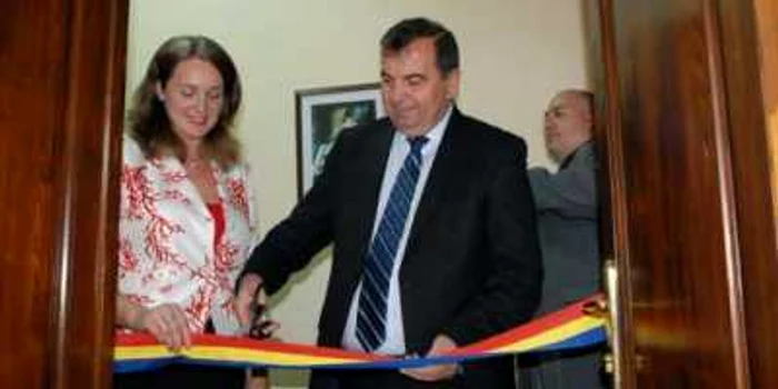 Prefectul Gavrilă Ghilea, la inaugurarea ghişeului unic