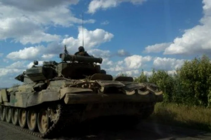 Tanc rusesc T-90A vazut in Lugansk FOTO facebook.com/EuroMaydan