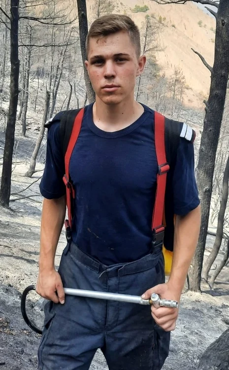 
    Insula grecească Evia este  făcută scrum de incendiul  izbucnit acum o săptămână  Foto: EPA-EFE  