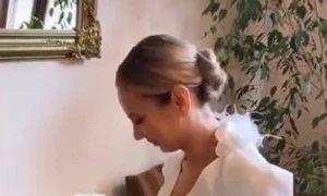 Roxana Ionescu a avut un buchet din trandafiri albi la cununie jpeg