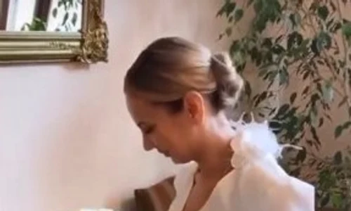 Roxana Ionescu a avut un buchet din trandafiri albi la cununie jpeg