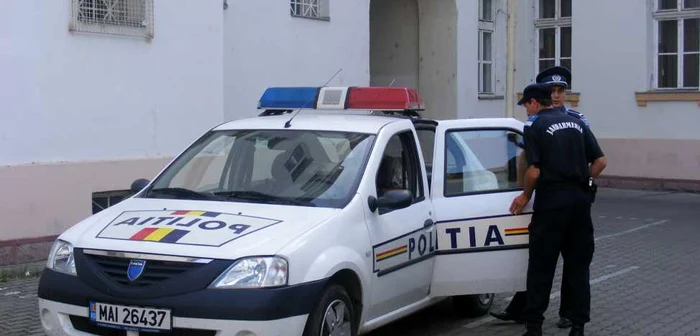 Poliţiştii continuă ancheta