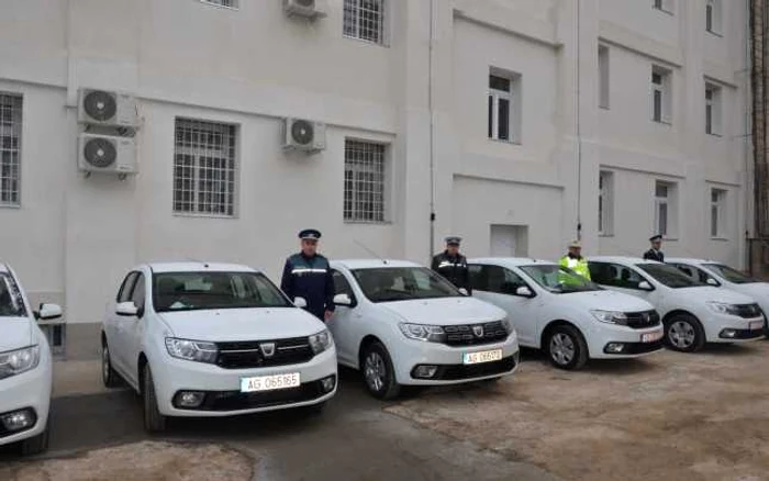 Nouă maşini au intrat în dotarea poliţiei gălăţene Foto: IPJ Galaţi
