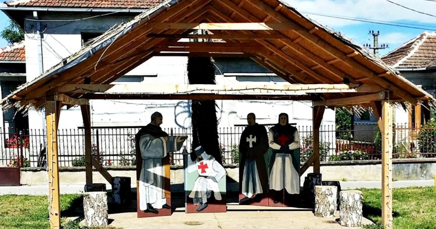 În centrul oraşului a fost instalată o scenă cu cavaleri