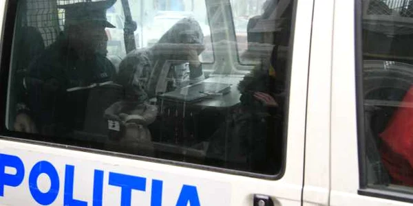 Poliţiştii au descoperit fugari care erau condamnaţi la închisoare