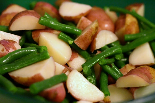 salata cu fasole verde si cartofi jpeg