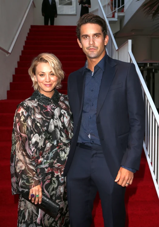 Kaley Cuoco şi Ryan Sweeting, în urmă cu o lună, la o petrecere mondenă din Los Angeles