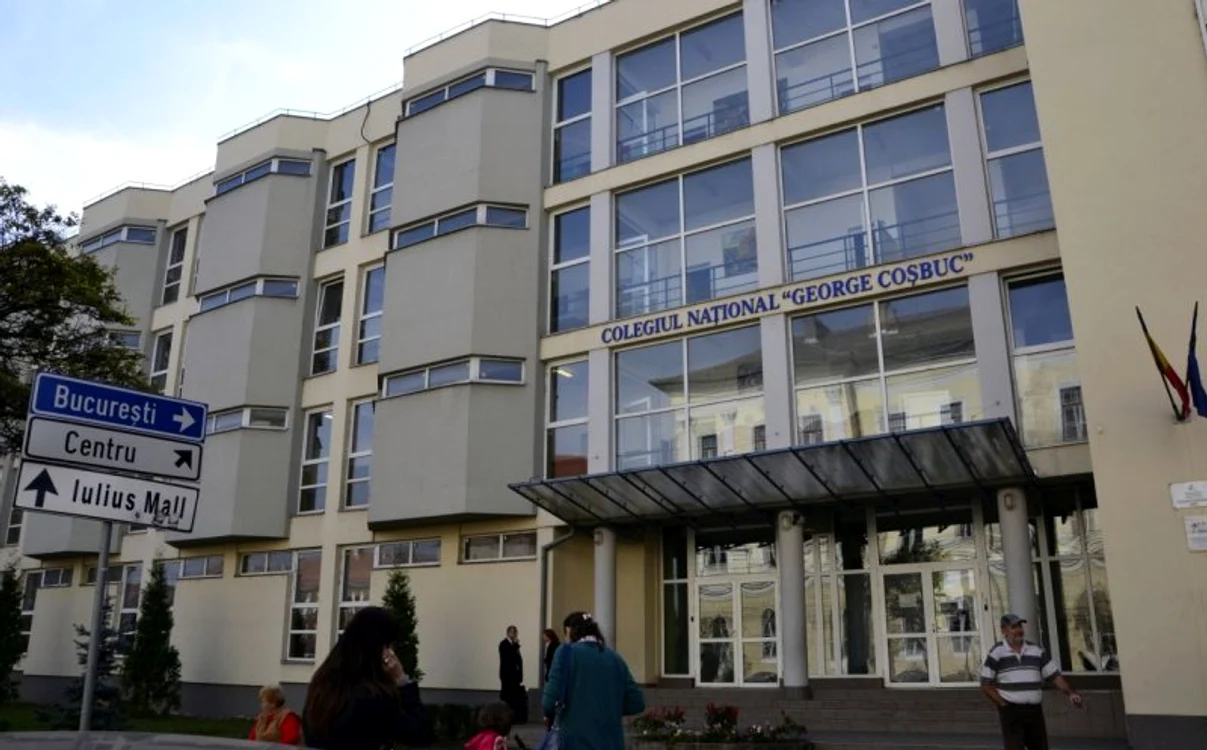 Minora a fost găsită în lateralul clădirii Colegiului George Coșbuc. FOTO: ISJ