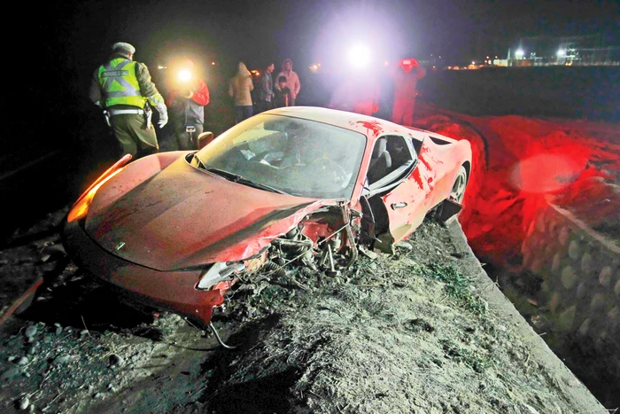 
    Bolidul condus de  Vidal s-a transformat  într-un morman  de fiare vechiFOTO: AP  