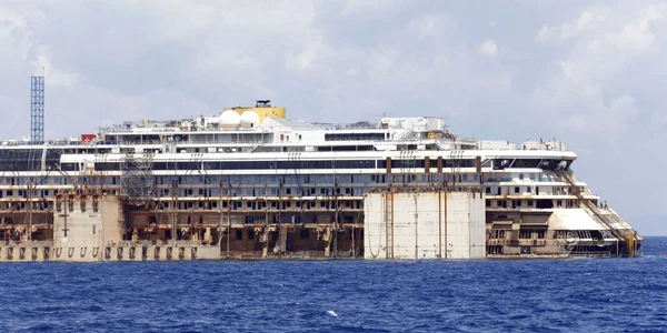 Costa Concordia epava nava FOTO Reuters