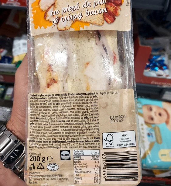 Comisarii de la Protecția Consumatorilor au găsit o serie de produse expirate Foto: CJP Gorj