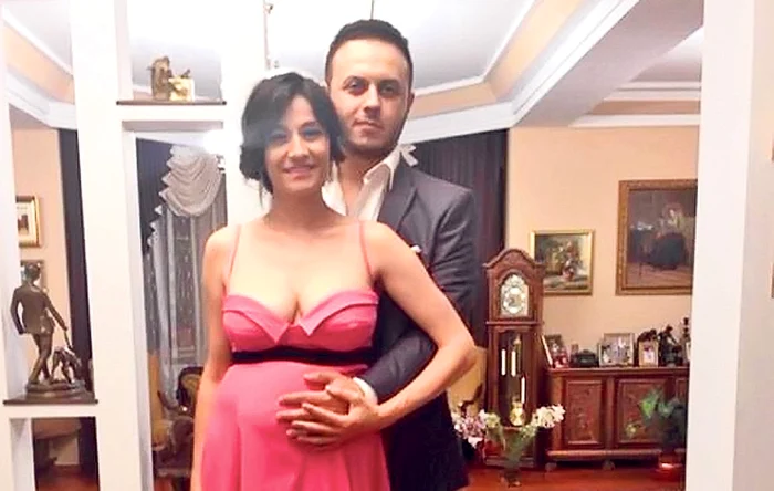 
    Claudia şi Gabi au devenit părinţi în această dimineaţăFoto: arhivă personală  