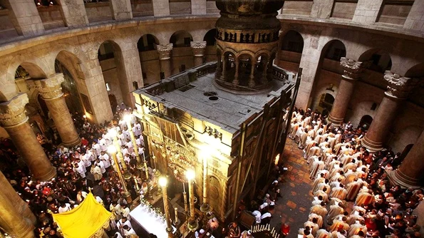 Fenomene misterioase la mormântul lui Iisus Hristos jpeg