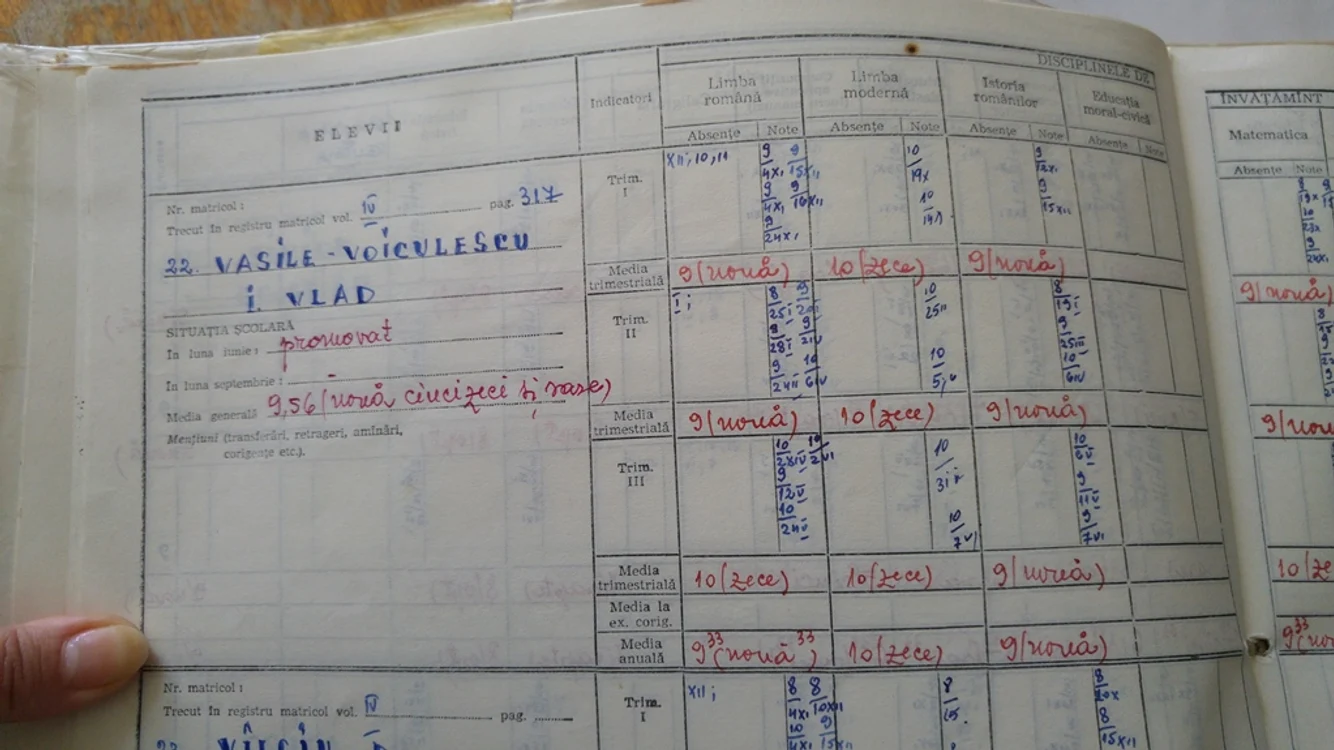 Catalagul din liceu arată că demnitarul a fost un elev conştiincios