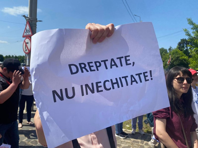 Mesaje de la protestul profesorilor din Iași. Câteva autocare vor pleca spre București FOTO